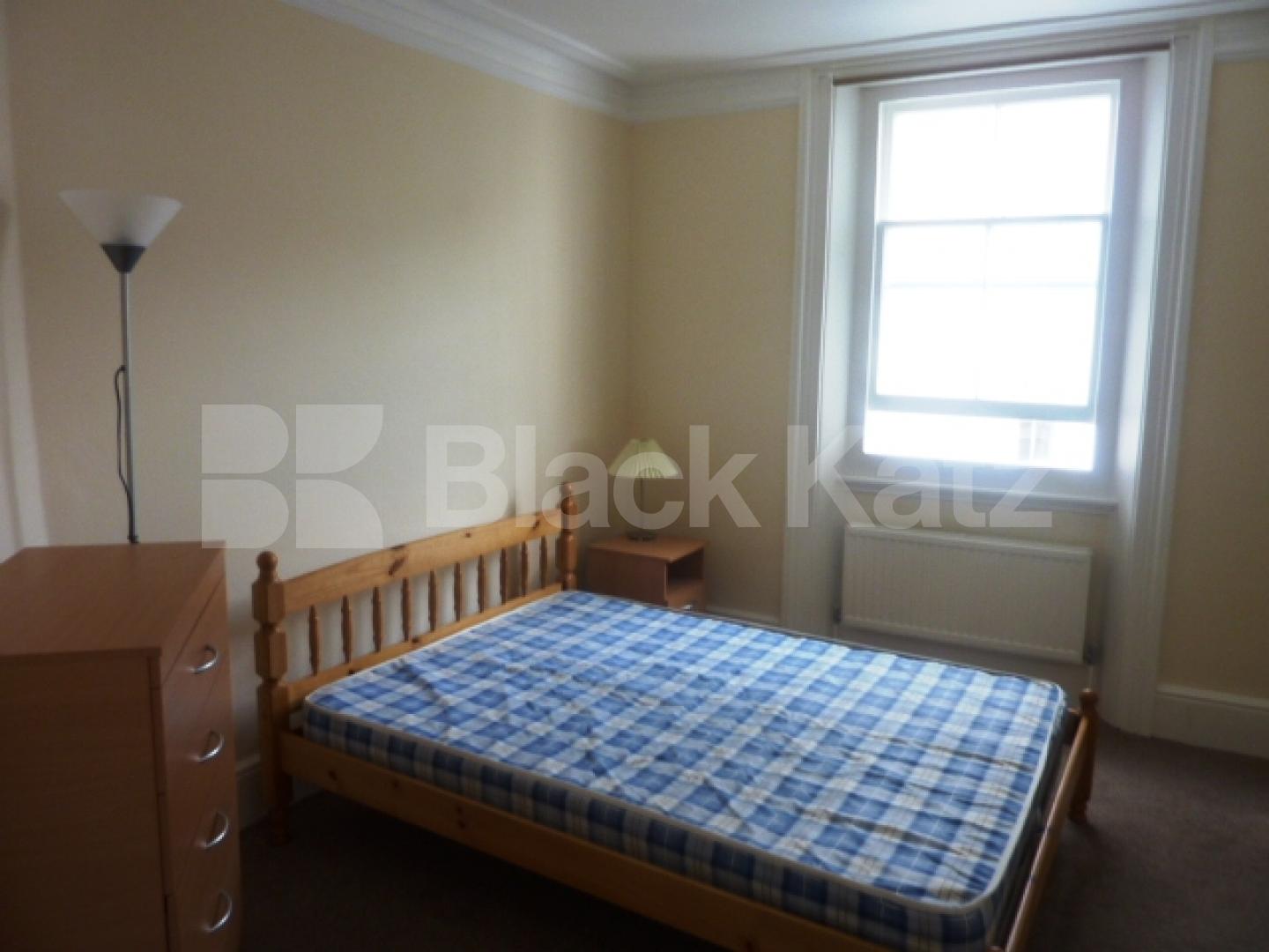 			IDEAL FOR 3 SHARERS!, 2 Bedroom, 1 bath, 1 reception Flat			 Old Marylebone Road, MARLEBONE